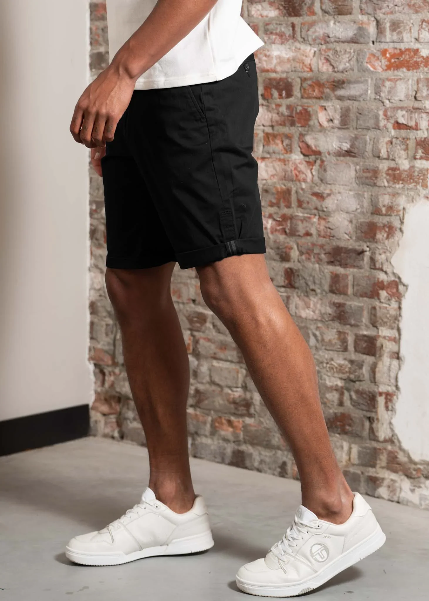 Signature chino short - black